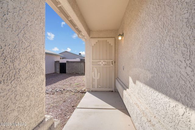 8986 E Weyburn Drive, Tucson, AZ 85730