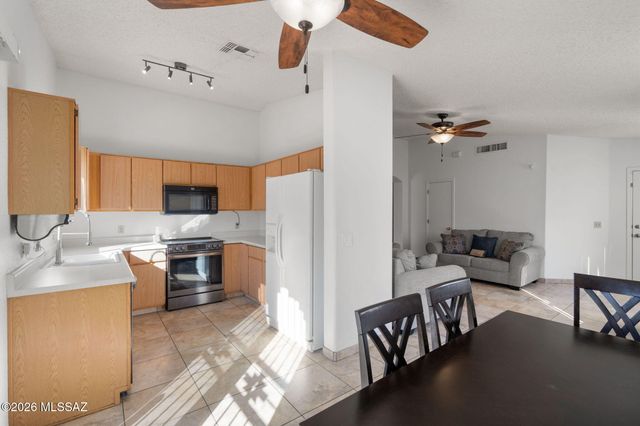 8986 E Weyburn Drive, Tucson, AZ 85730