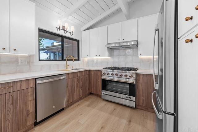 2415 Burgos Court, Carlsbad, CA 92009