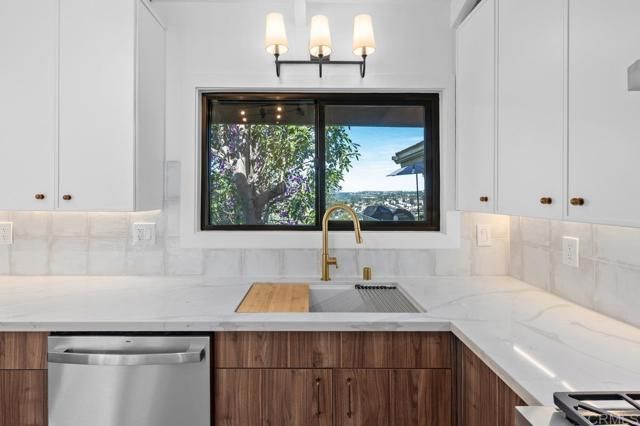 2415 Burgos Court, Carlsbad, CA 92009