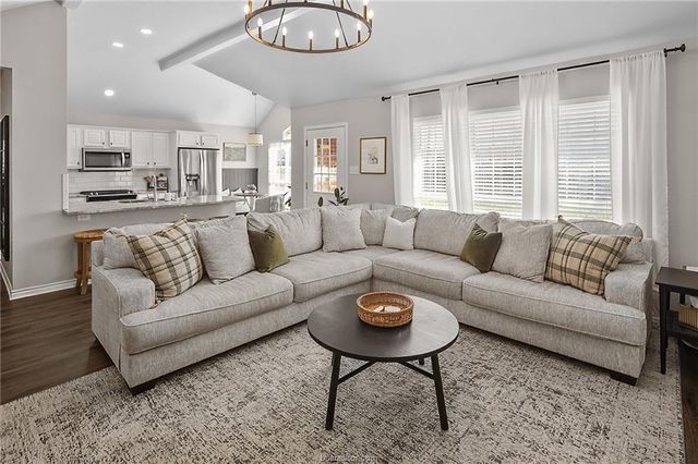 2524 Willow Bend Drive, Bryan, TX 77802