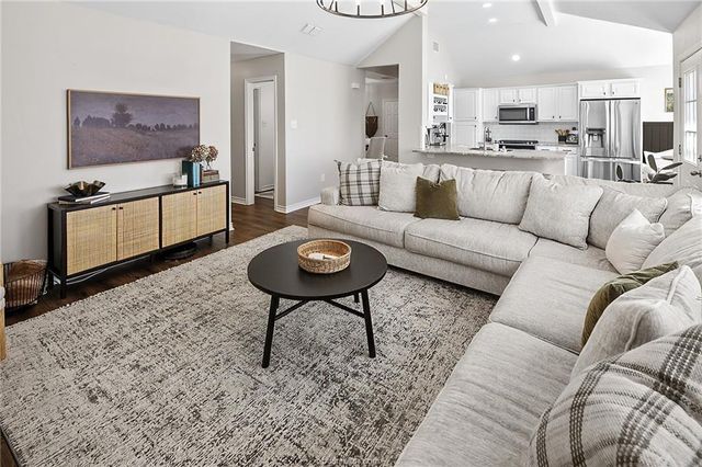 2524 Willow Bend Drive, Bryan, TX 77802