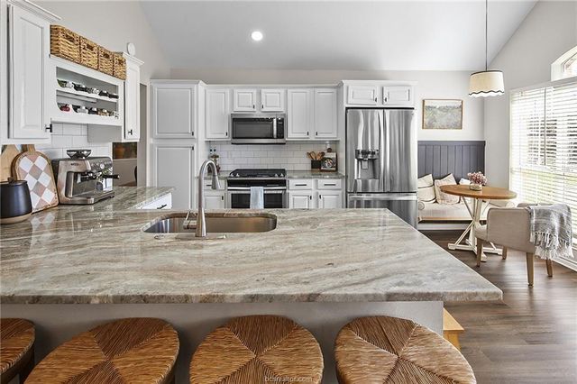 2524 Willow Bend Drive, Bryan, TX 77802