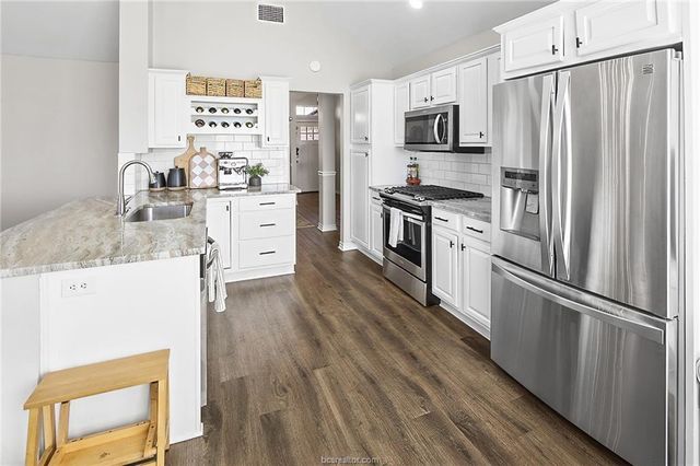 2524 Willow Bend Drive, Bryan, TX 77802