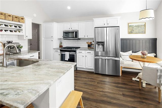 2524 Willow Bend Drive, Bryan, TX 77802