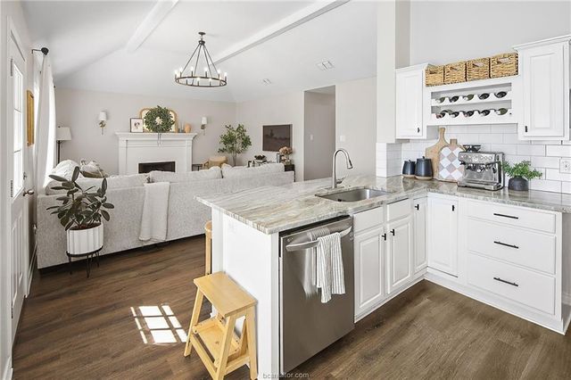 2524 Willow Bend Drive, Bryan, TX 77802