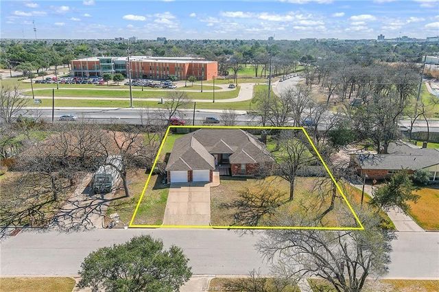 2524 Willow Bend Drive, Bryan, TX 77802