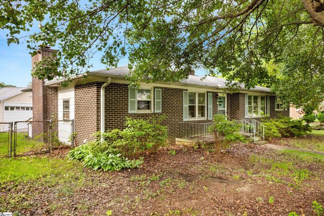 11 Picadilly Street, Taylors, SC 29687