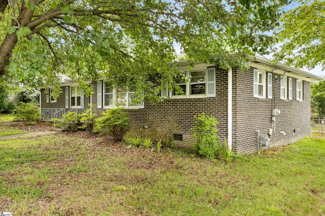 11 Picadilly Street, Taylors, SC 29687