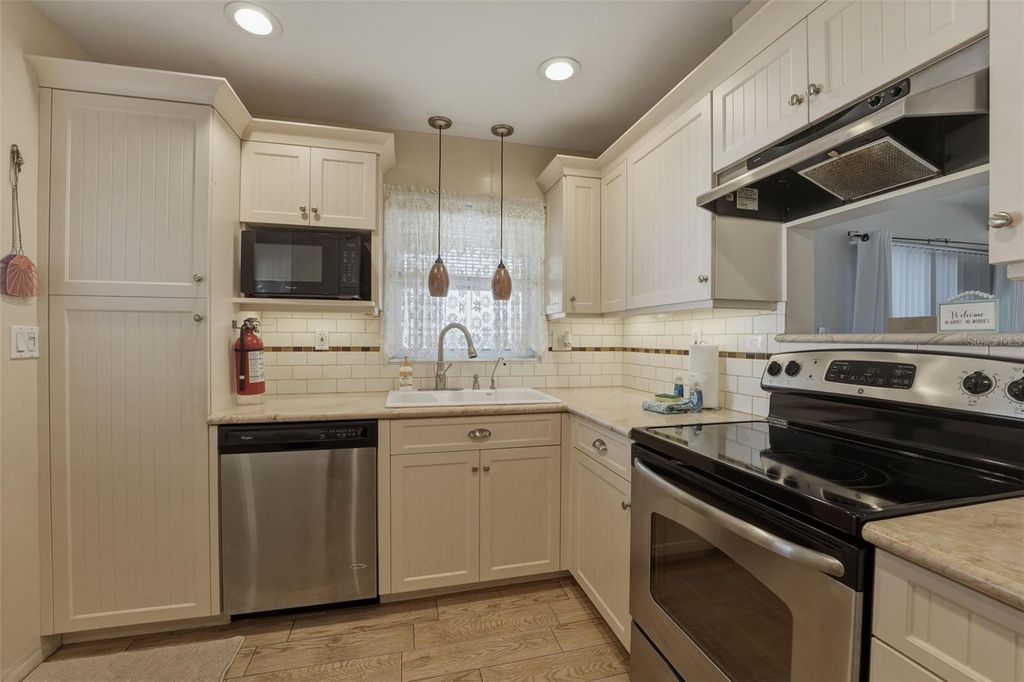 Image 14 of property listing at 1904 31ST STREET W, Bradenton, FL 34205