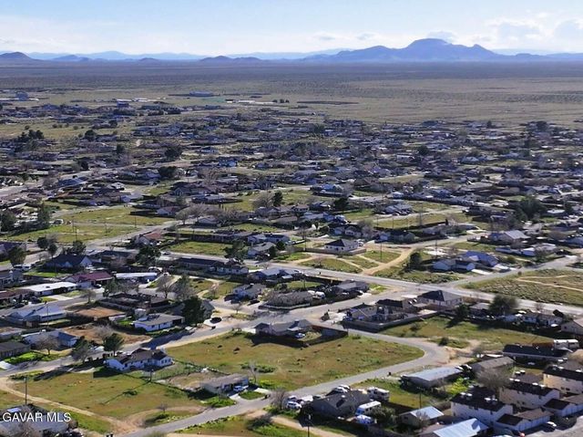 8628 Loop Boulevard, California City, CA 93505