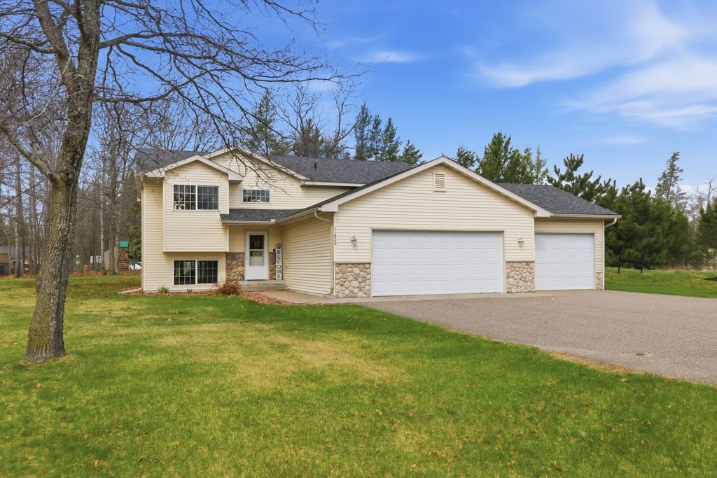 11825 Joneswood Drive, Baxter, MN 56425
