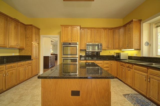 100 Westchester Circle, Kerrville, TX 78028