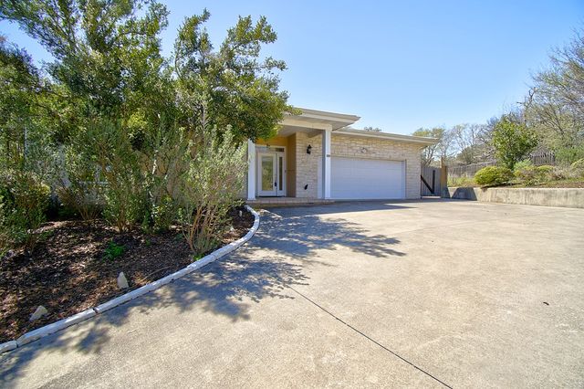 100 Westchester Circle, Kerrville, TX 78028