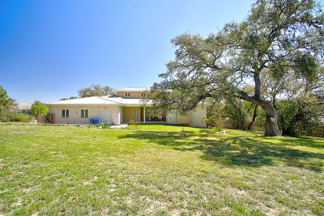 100 Westchester Circle, Kerrville, TX 78028