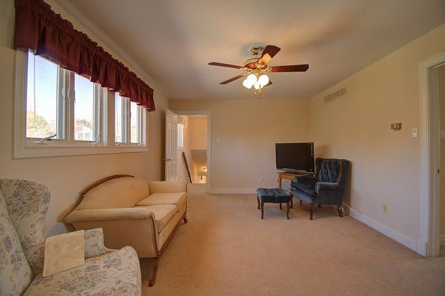 100 Westchester Circle, Kerrville, TX 78028