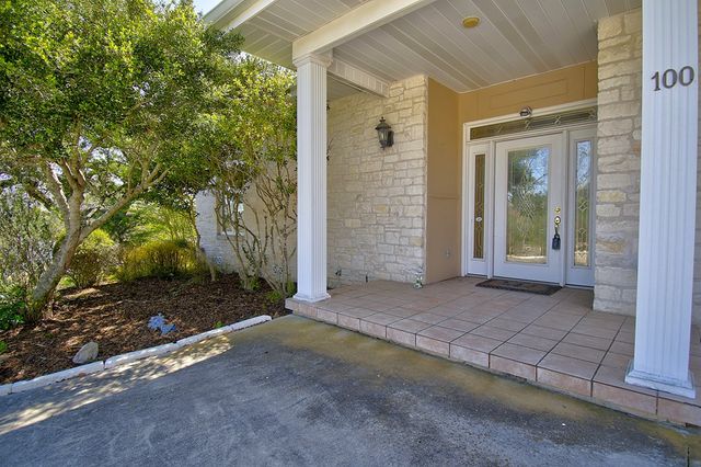 100 Westchester Circle, Kerrville, TX 78028