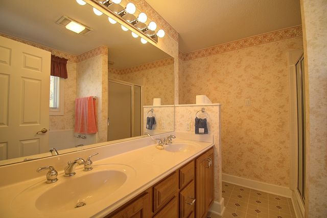 100 Westchester Circle, Kerrville, TX 78028