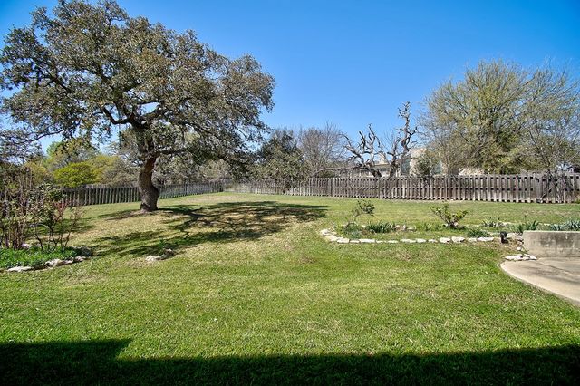 100 Westchester Circle, Kerrville, TX 78028