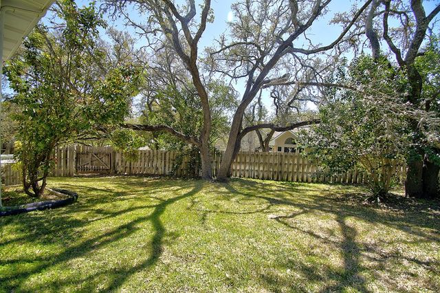 100 Westchester Circle, Kerrville, TX 78028