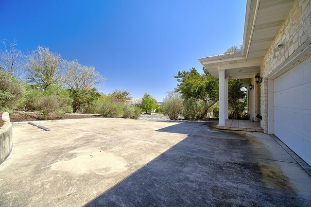 100 Westchester Circle, Kerrville, TX 78028