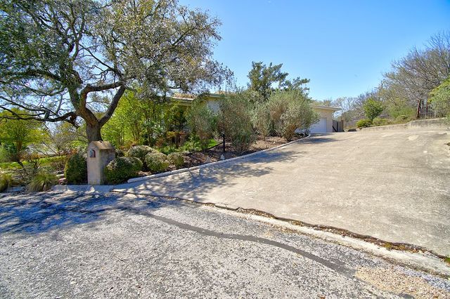 100 Westchester Circle, Kerrville, TX 78028