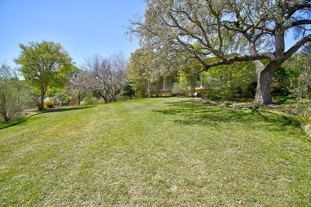 100 Westchester Circle, Kerrville, TX 78028