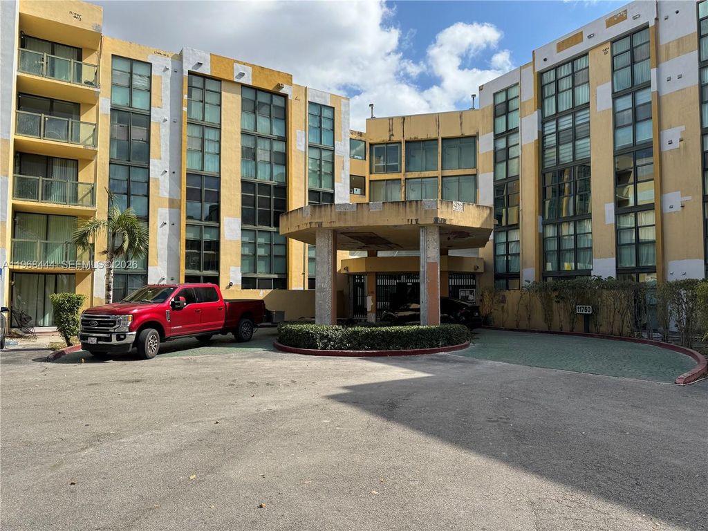 11750 SW 18th St 313-1, Miami, FL 33175