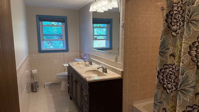 48 Badger Rd, Framingham, MA 01702