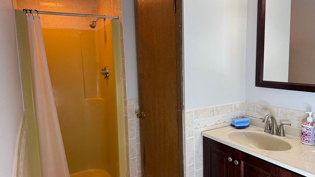 48 Badger Rd, Framingham, MA 01702