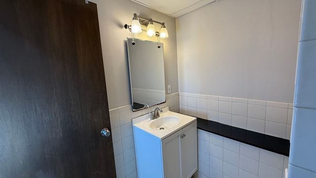 48 Badger Rd, Framingham, MA 01702
