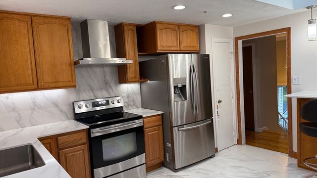 48 Badger Rd, Framingham, MA 01702