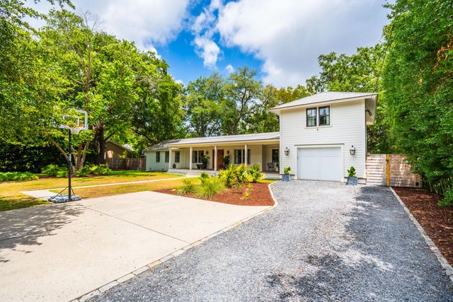1035 Lakeview Drive, Mount Pleasant, SC 29464