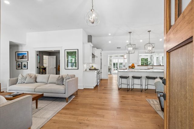 1035 Lakeview Drive, Mount Pleasant, SC 29464