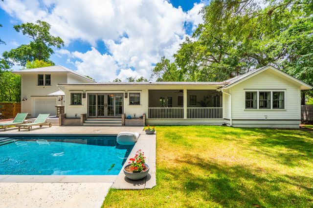 1035 Lakeview Drive, Mount Pleasant, SC 29464