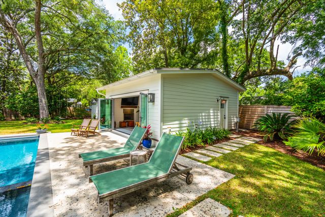 1035 Lakeview Drive, Mount Pleasant, SC 29464