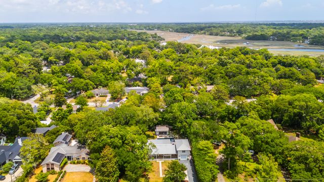 1035 Lakeview Drive, Mount Pleasant, SC 29464