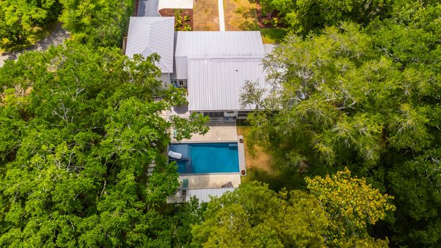 1035 Lakeview Drive, Mount Pleasant, SC 29464