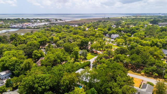 1035 Lakeview Drive, Mount Pleasant, SC 29464