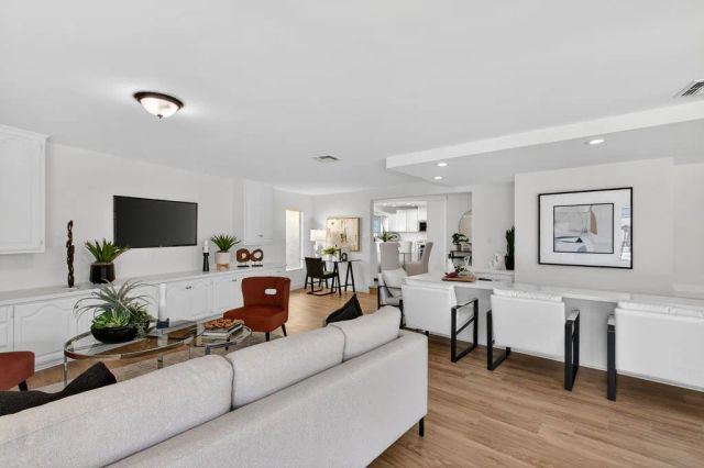 2610 N Deodar, Santa Ana, CA 92705