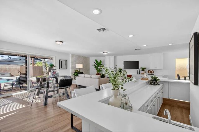 2610 N Deodar, Santa Ana, CA 92705