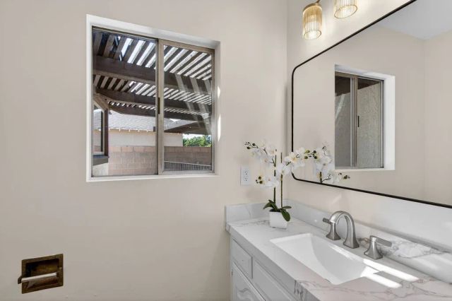 2610 N Deodar, Santa Ana, CA 92705