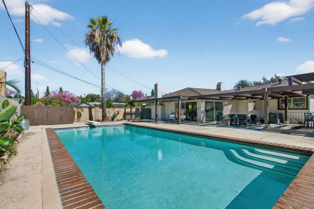 2610 N Deodar, Santa Ana, CA 92705