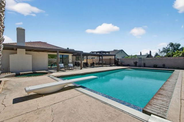 2610 N Deodar, Santa Ana, CA 92705