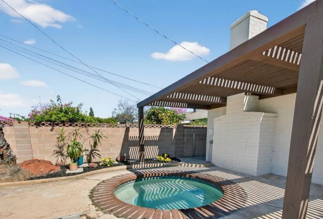 2610 N Deodar, Santa Ana, CA 92705