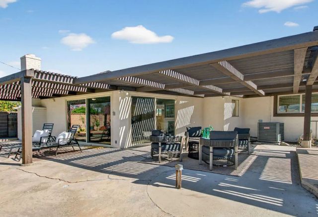 2610 N Deodar, Santa Ana, CA 92705