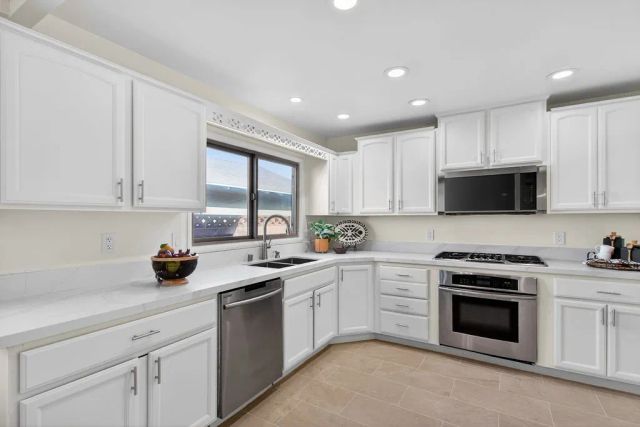 2610 N Deodar, Santa Ana, CA 92705