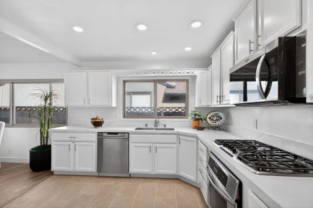 2610 N Deodar, Santa Ana, CA 92705