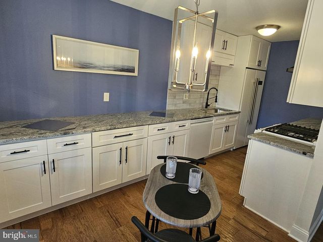 290 TAVISTOCK, Cherry Hill, NJ 08034