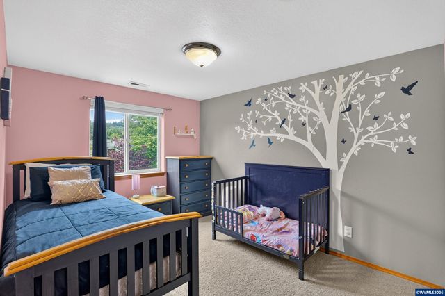 209 Pioneer Dr, Silverton, OR 97381